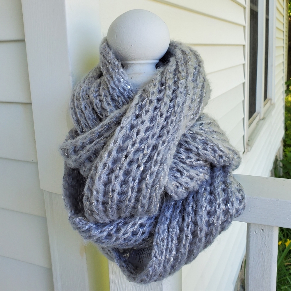 Chunky infinity scarf